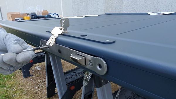 Assemblage du portail battant klos-up - Kit avec serrure Portail Klosup 64.JPG